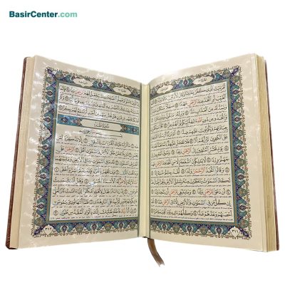 کتاب نفیس قرآن کریم با کاغذ معطر لبه طلا همراه با جعبه نفیس - Image 3