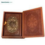 کتاب نفیس و معطر قرآن کریم طرح چرم و مس همراه با جعبه - Image 2