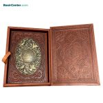 کتاب نفیس بوستان سعدی چرمی طرح مس برجسته همراه با جعبه - Image 2