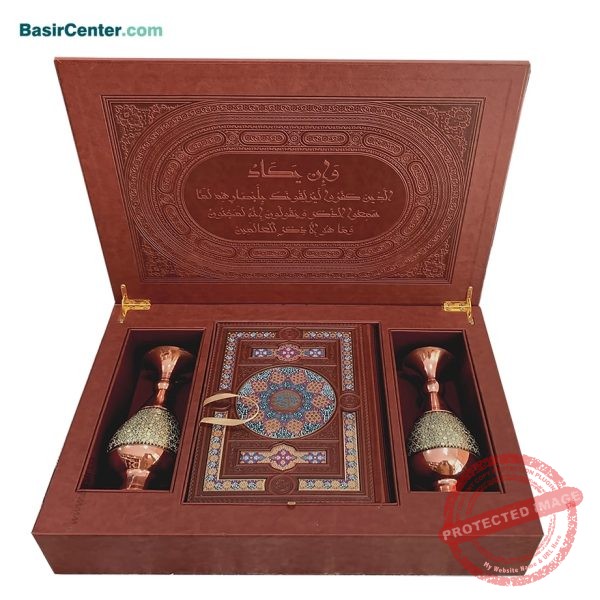 مجموعه نفیس کتاب قرآن چرمی همراه با دو گلدان خاتم و جعبه - Image 2
