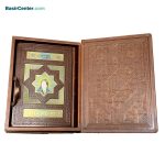 کتاب نفیس نهج البلاغه گلاسه پلاک دار همراه با جعبه - Image 2