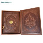 کتاب نفیس قرآن کریم همراه با جعبه چرمی برجسته قطع رحلی - تصویر 2