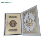 کتاب قرآن عروس نفیس گلاسه همراه با قاب بازشو پلاک رنگی - Image 2