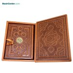 کتاب قرآن بدون ترجمه نفیس و معطر چرمی برجسته با جعبه - Image 2