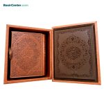 کتاب قرآن نفیس و معطر چرمی همراه با جعبه قطع نیم جیبی - تصویر 2